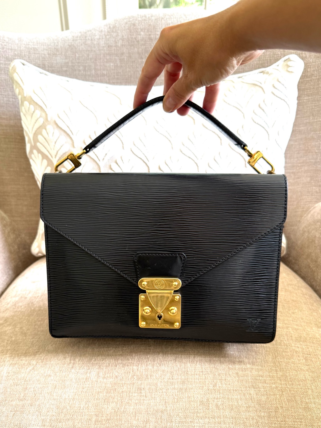 Authentic Louis Vuitton Epi Biface Handbag Model M52322 Clutch Black Epi Leather